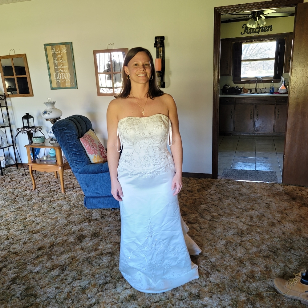 DONATED David's Bridal Trumpet Strapless Satin Ivory Wedding Dress Size 8 - Picture 2 of 14
